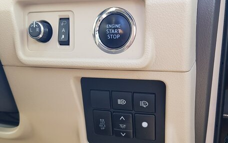 Toyota Land Cruiser Prado 150 рестайлинг 2, 2018 год, 4 300 000 рублей, 7 фотография