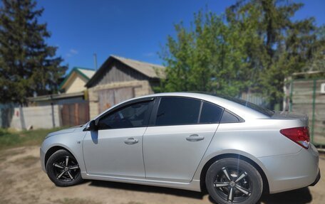 Chevrolet Cruze II, 2010 год, 710 000 рублей, 7 фотография