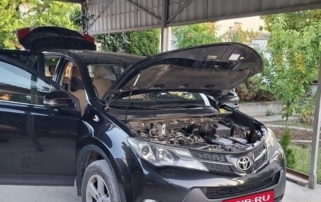 Toyota RAV4, 2013 год, 1 920 000 рублей, 2 фотография