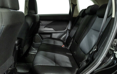 Mitsubishi Outlander III рестайлинг 3, 2017 год, 1 449 777 рублей, 10 фотография