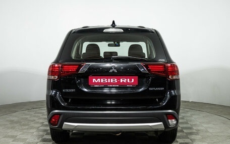 Mitsubishi Outlander III рестайлинг 3, 2017 год, 1 449 777 рублей, 6 фотография