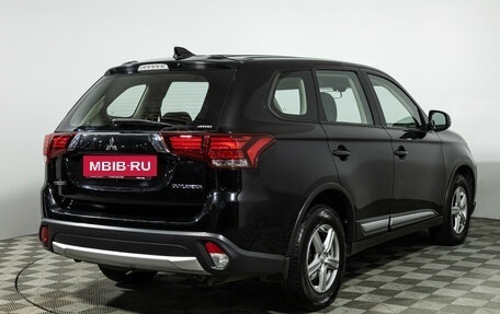 Mitsubishi Outlander III рестайлинг 3, 2017 год, 1 449 777 рублей, 5 фотография