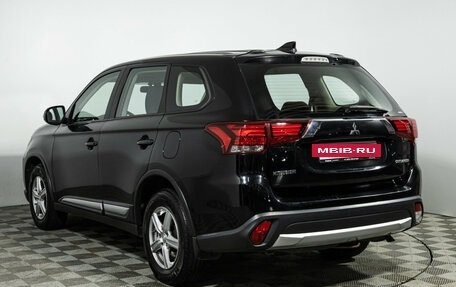 Mitsubishi Outlander III рестайлинг 3, 2017 год, 1 449 777 рублей, 7 фотография