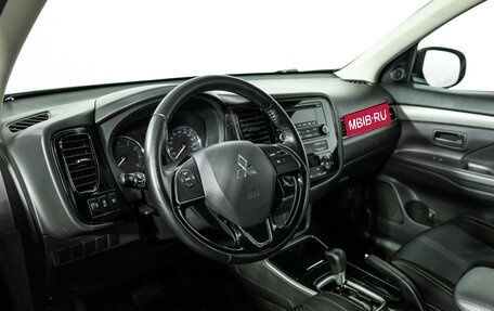 Mitsubishi Outlander III рестайлинг 3, 2017 год, 1 449 777 рублей, 11 фотография