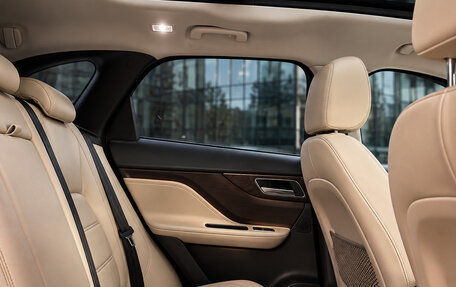 Jaguar F-Pace, 2016 год, 2 167 800 рублей, 8 фотография