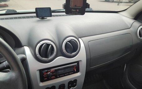 Renault Sandero I, 2013 год, 750 000 рублей, 2 фотография