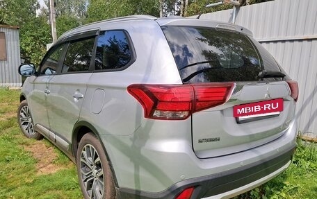 Mitsubishi Outlander III рестайлинг 3, 2015 год, 1 750 000 рублей, 5 фотография