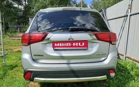 Mitsubishi Outlander III рестайлинг 3, 2015 год, 1 750 000 рублей, 4 фотография