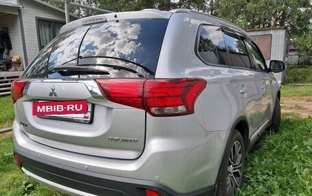 Mitsubishi Outlander III рестайлинг 3, 2015 год, 1 750 000 рублей, 6 фотография