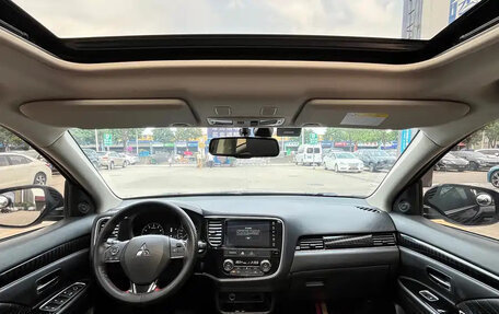 Mitsubishi Outlander III рестайлинг 3, 2022 год, 1 803 000 рублей, 6 фотография