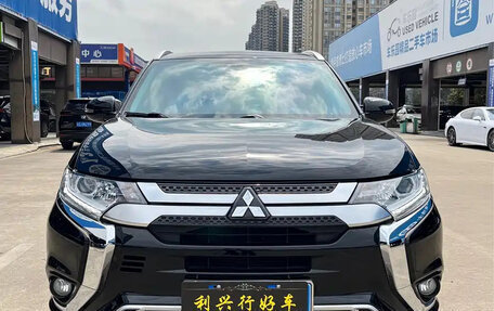 Mitsubishi Outlander III рестайлинг 3, 2022 год, 1 803 000 рублей, 3 фотография