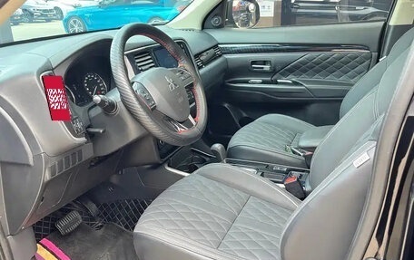 Mitsubishi Outlander III рестайлинг 3, 2022 год, 1 803 000 рублей, 7 фотография