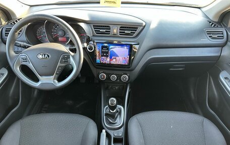 KIA Rio III рестайлинг, 2015 год, 1 049 000 рублей, 30 фотография