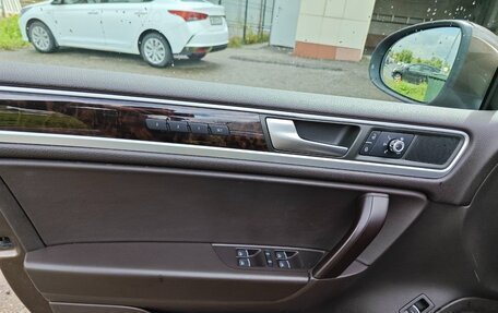 Volkswagen Touareg III, 2012 год, 1 790 000 рублей, 10 фотография