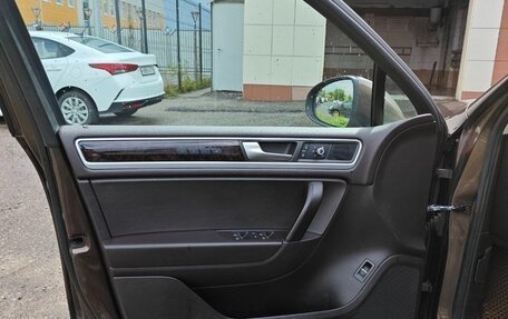 Volkswagen Touareg III, 2012 год, 1 790 000 рублей, 11 фотография