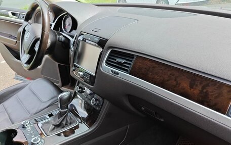 Volkswagen Touareg III, 2012 год, 1 790 000 рублей, 24 фотография