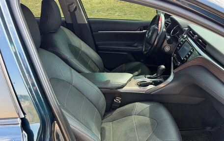 Toyota Camry, 2018 год, 2 350 000 рублей, 4 фотография
