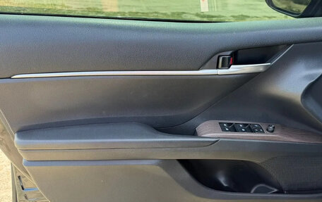 Toyota Camry, 2018 год, 2 350 000 рублей, 9 фотография