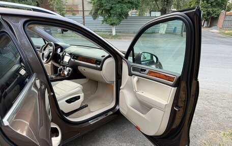 Volkswagen Touareg III, 2011 год, 1 640 000 рублей, 24 фотография