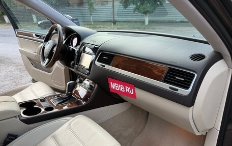 Volkswagen Touareg III, 2011 год, 1 640 000 рублей, 21 фотография