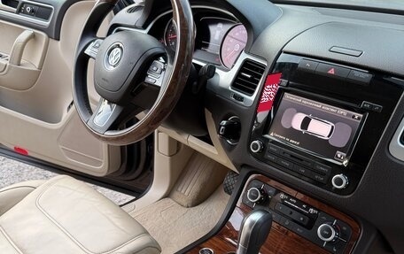 Volkswagen Touareg III, 2011 год, 1 640 000 рублей, 22 фотография