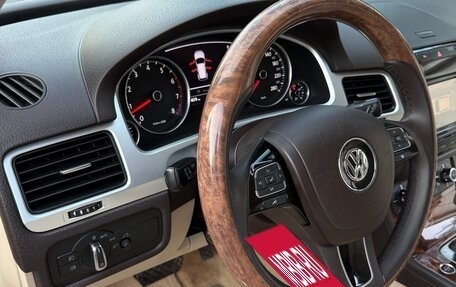 Volkswagen Touareg III, 2011 год, 1 640 000 рублей, 25 фотография