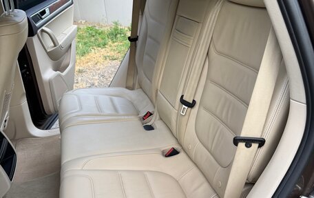 Volkswagen Touareg III, 2011 год, 1 640 000 рублей, 38 фотография