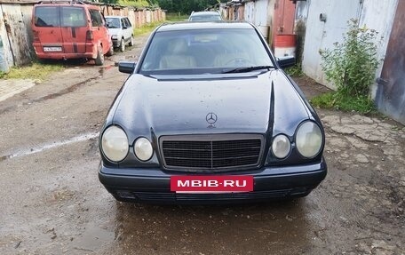 Mercedes-Benz E-Класс, 1996 год, 260 000 рублей, 2 фотография