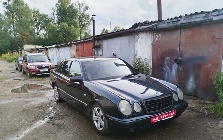 Mercedes-Benz E-Класс, 1996 год, 260 000 рублей, 3 фотография