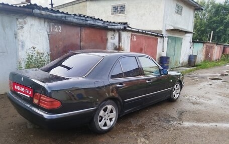 Mercedes-Benz E-Класс, 1996 год, 260 000 рублей, 4 фотография