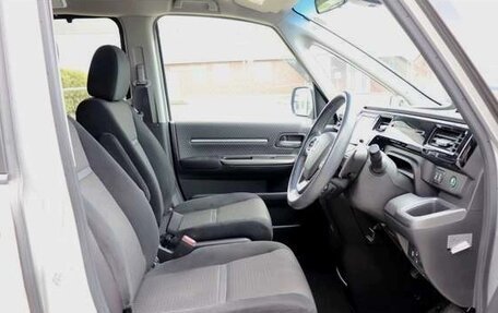 Honda Stepwgn IV, 2017 год, 1 420 000 рублей, 16 фотография