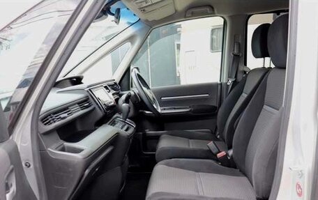 Honda Stepwgn IV, 2017 год, 1 420 000 рублей, 15 фотография