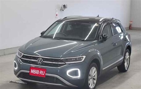 Volkswagen T-Roc I, 2023 год, 1 499 000 рублей, 1 фотография