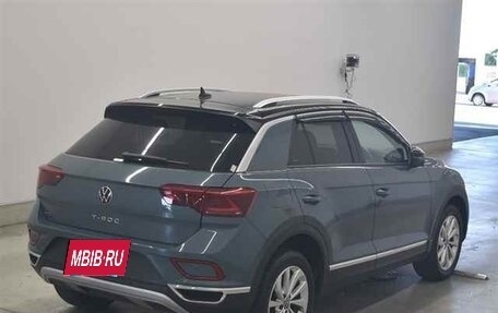 Volkswagen T-Roc I, 2023 год, 1 499 000 рублей, 2 фотография