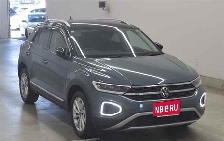 Volkswagen T-Roc I, 2023 год, 1 499 000 рублей, 3 фотография