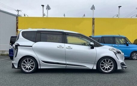 Toyota Sienta II, 2022 год, 1 086 000 рублей, 2 фотография