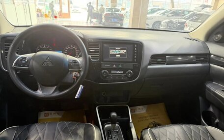 Mitsubishi Outlander III рестайлинг 3, 2021 год, 1 786 020 рублей, 11 фотография