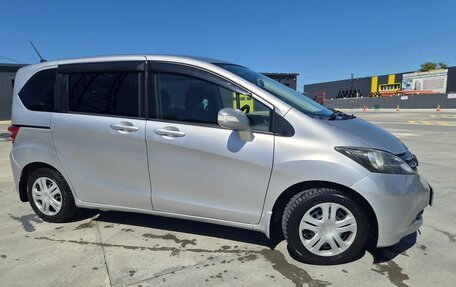 Honda Freed I, 2010 год, 650 000 рублей, 3 фотография