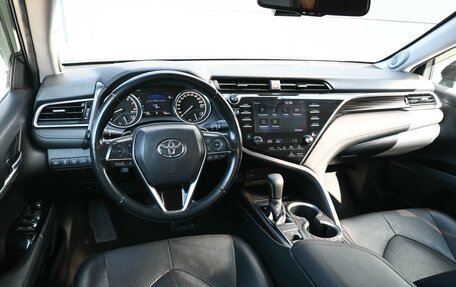 Toyota Camry, 2018 год, 2 489 000 рублей, 6 фотография