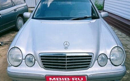 Mercedes-Benz E-Класс, 2000 год, 390 000 рублей, 1 фотография