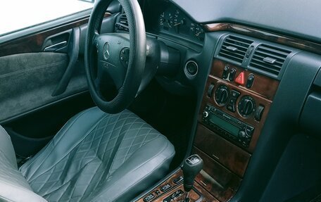Mercedes-Benz E-Класс, 2000 год, 390 000 рублей, 9 фотография