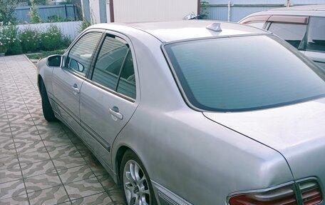 Mercedes-Benz E-Класс, 2000 год, 390 000 рублей, 10 фотография