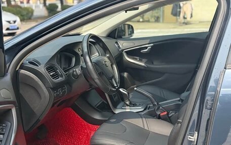 Volvo V40 II рестайлинг, 2017 год, 1 300 000 рублей, 3 фотография