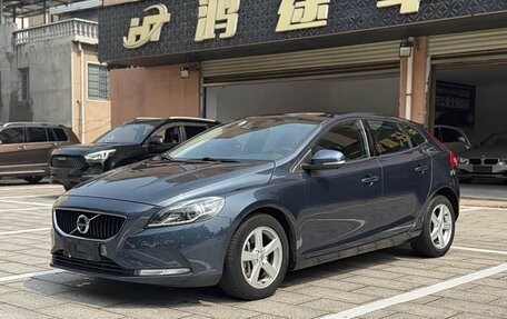 Volvo V40 II рестайлинг, 2017 год, 1 300 000 рублей, 2 фотография