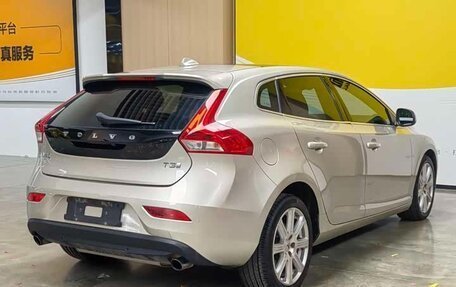 Volvo V40 II рестайлинг, 2017 год, 1 360 000 рублей, 7 фотография