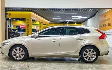 Volvo V40 II рестайлинг, 2017 год, 1 360 000 рублей, 10 фотография
