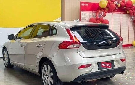 Volvo V40 II рестайлинг, 2017 год, 1 360 000 рублей, 9 фотография