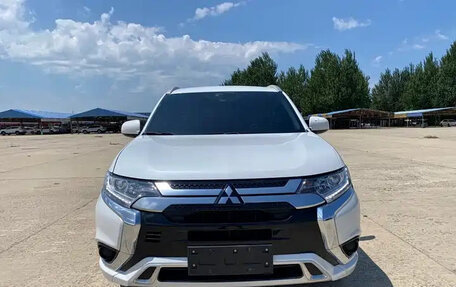 Mitsubishi Outlander III рестайлинг 3, 2021 год, 1 790 500 рублей, 1 фотография