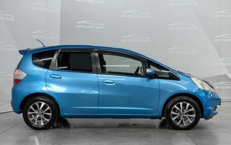Honda Fit III, 2010 год, 750 000 рублей, 6 фотография