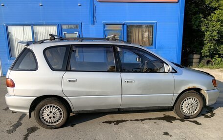 Toyota Ipsum II, 1999 год, 400 000 рублей, 1 фотография